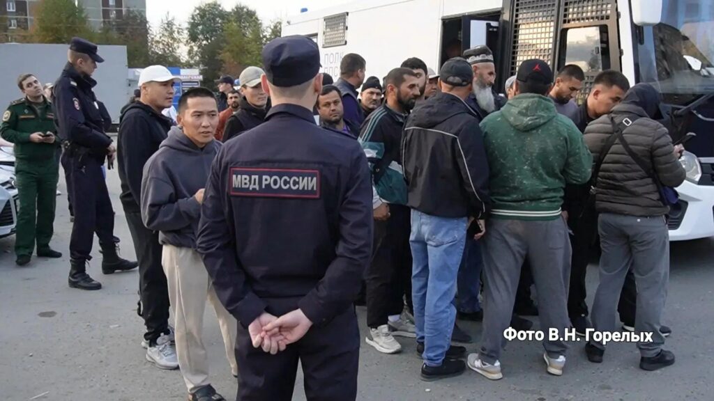 Валерий Горелых: в Свердловской области стартовала профилактическая акция «Нелегал- Кордон 2026» - На территории Свердловской области в настоящее время находятся с различными целями свыше 100 тысяч иностранных граждан, в том числе, нелегалов. нелегал мигранты