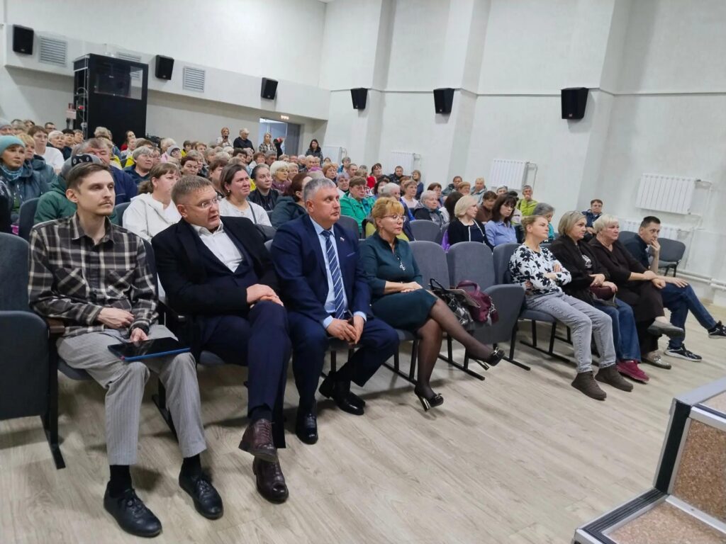 Жителей Николо-Павловского "успокоили": врачей будет больше (видео) - По словам главврача, ситуация с педиатром в селе - это слухи. врачи николо-павловское