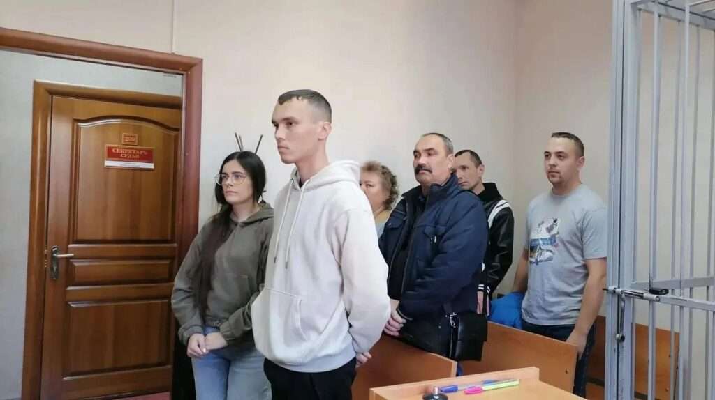 Суд вынес приговор инспектору ДПС за торговлю данными тагильчан - Суд установил, что бывший прапорщик тагильской полиции продавал информацию из баз ГИБДД. гибдд суд