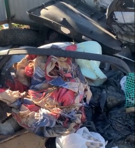 Огонь угрожает целому микрорайону из-за хлама на мусорке - Мусор на спецплощадке в Невьянском переулке снова стал причиной жалоб жителей Огонь угрожает целому микрорайону из-за хлама на мусорке -