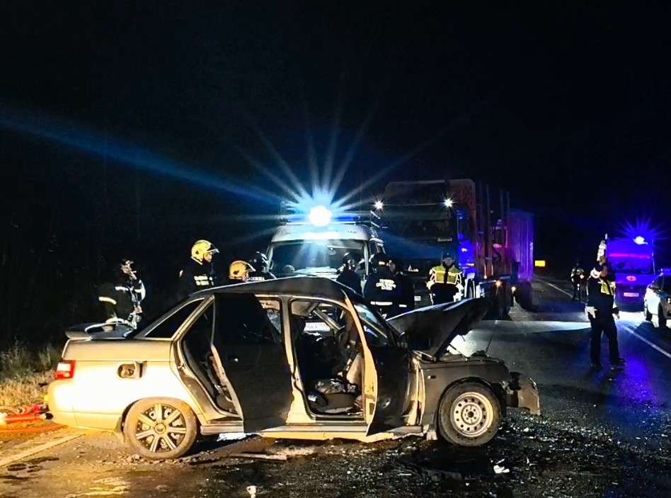 Авария под Нижним Тагилом: водитель «десятки» погиб, пассажиры «Гранты» в больнице - Под Нижним Тагилом случилось смертельное ДТП. Как сообщили в Госавтоинспекции, в результате столкновения один человек погиб, двое пострадали. Авария произошла около семи часов вечера на 27‑м километре трассы «Нижний Тагил — Нижняя Салда» накануне. Авария под Нижним Тагилом: водитель «десятки» погиб, пассажиры «Гранты» в больнице -