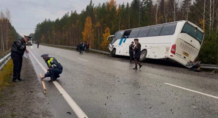 Два уральца погибли в ДТП с автобусом на трассе в Реж (видео) -
