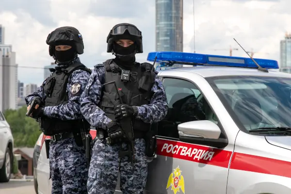 Вневедомственная охрана Свердловской области за год свыше 30 тысяч раз выезжала по сигналам «тревога» - Вневедомственная охрана Росгвардии по Свердловской области отмечает 74-ю годовщину со дня образования. С начала 2026 года наряды групп задержания выезжали по сигналам «тревога» с охраняемых объектов и мест хранения имущества граждан более 30 тысяч раз, задержав свыше 2 тысяч человек. За отчётный период пресечено 474 преступления и около 3,5 тысячи административных правонарушений. Вневедомственная охрана Свердловской области за год свыше 30 тысяч раз выезжала по сигналам «тревога» -
