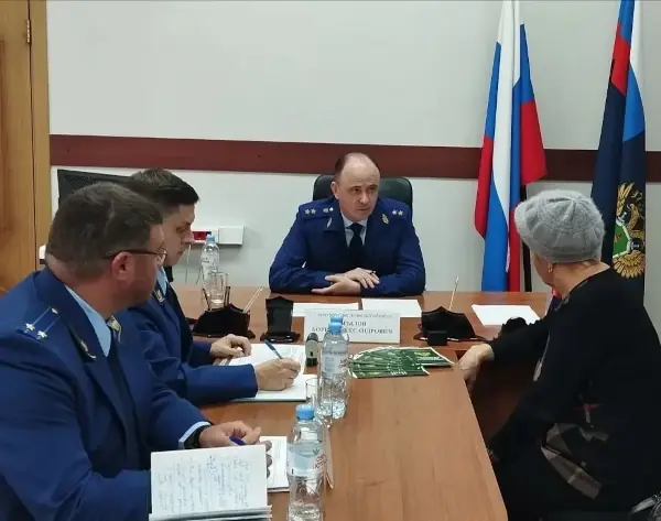 Прокурор Свердловской области провёл личный приём граждан - Жители Заречного и Белоярского муниципальных округов 20 октября 2026 года смогли напрямую донести свои проблемы до прокурора Свердловской области Бориса Крылова. Прокурор Свердловской области провёл личный приём граждан -